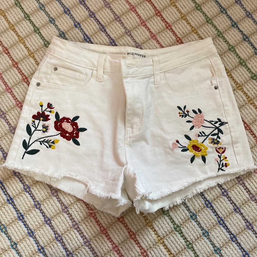 floral white denim shorts, size S